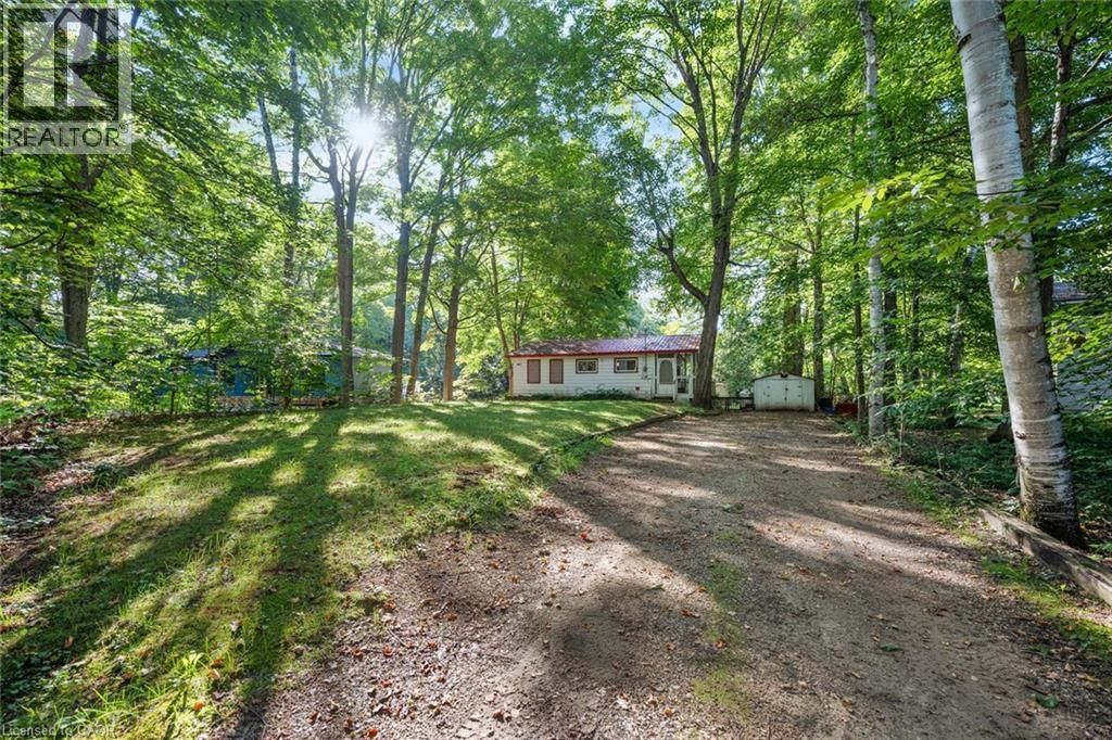 7465 East River Road, Washago