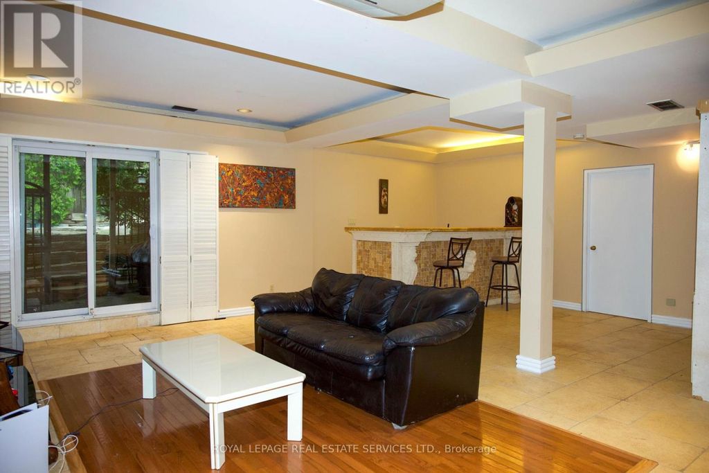 2b Debell Lane, Toronto (newtonbrook East)