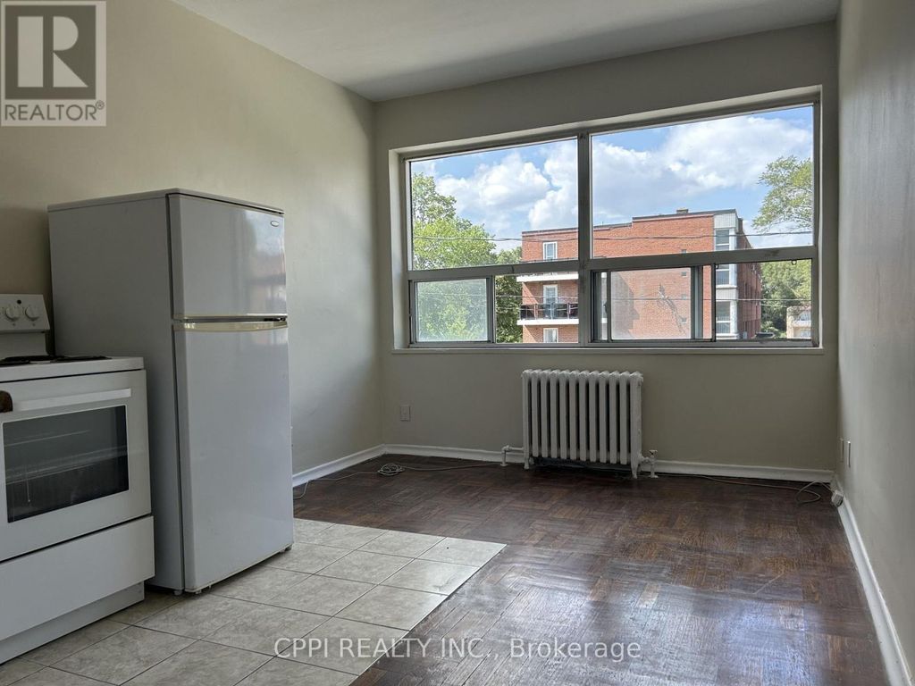 210 - 3 Hill Heights Road, Toronto (stonegate-Queensway)