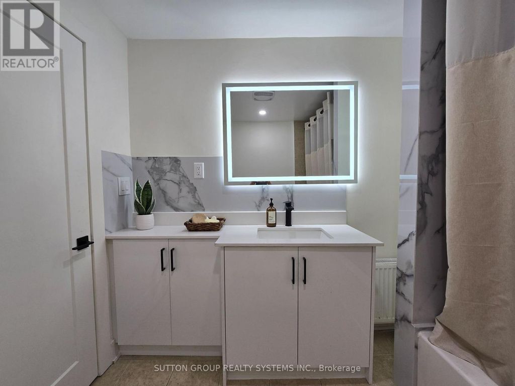 1 - 2886 Lake Shore Boulevard W, Toronto (new Toronto)
