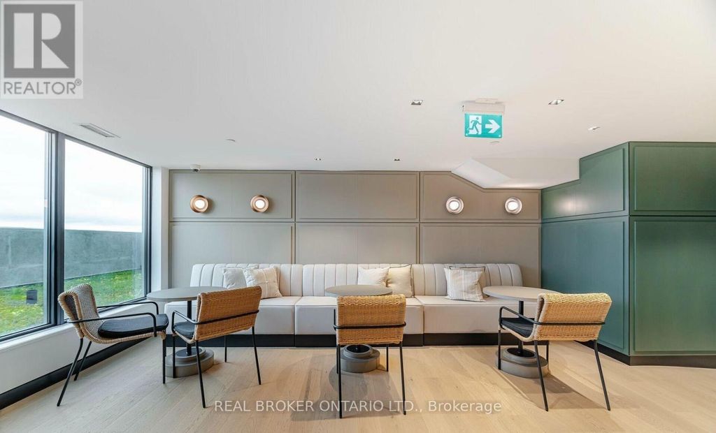 3 - 3200 William Coltson Avenue, Oakville (jm Joshua Meadows)