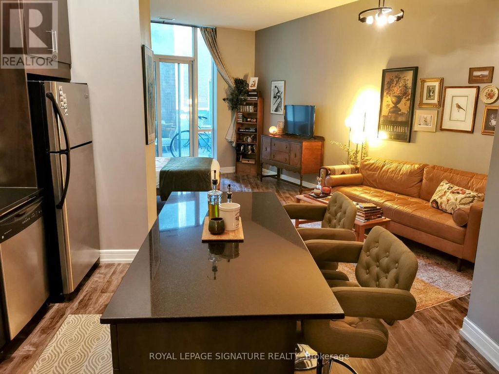 S202 - 112 George Street, Toronto (moss Park)