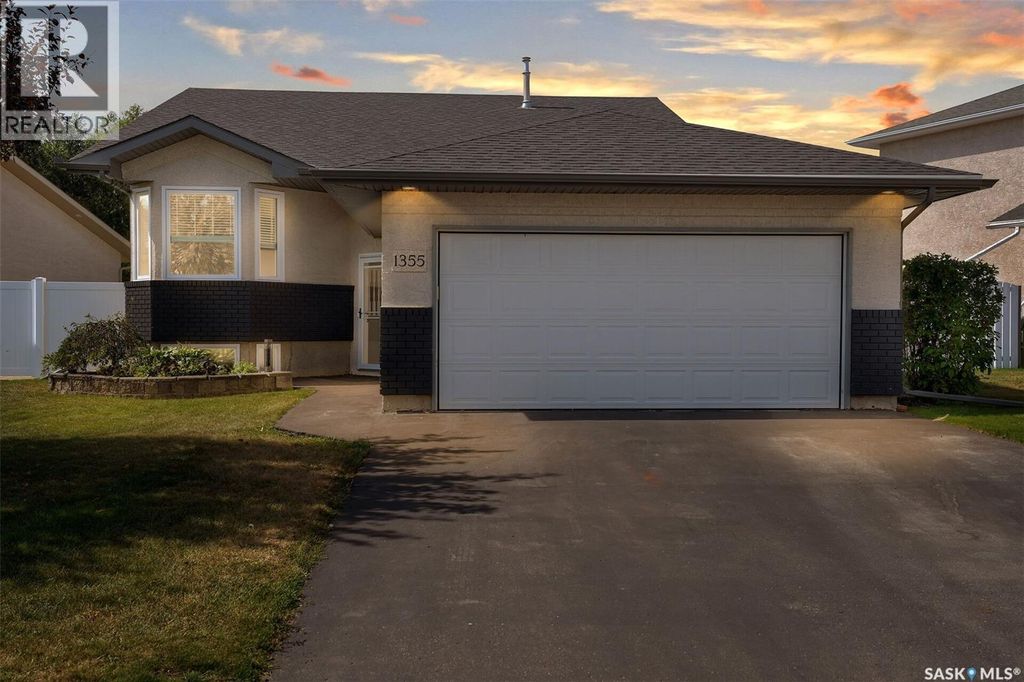 1355 Maple Leaf Crescent N, Regina