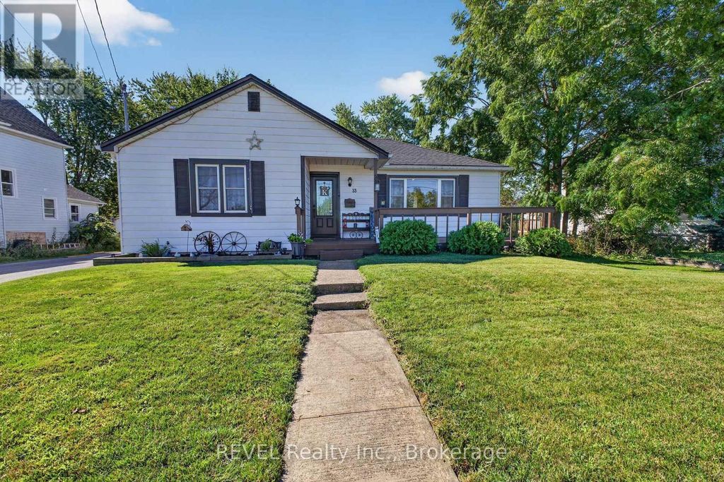 33 Lewis Street, Fort Erie (central)