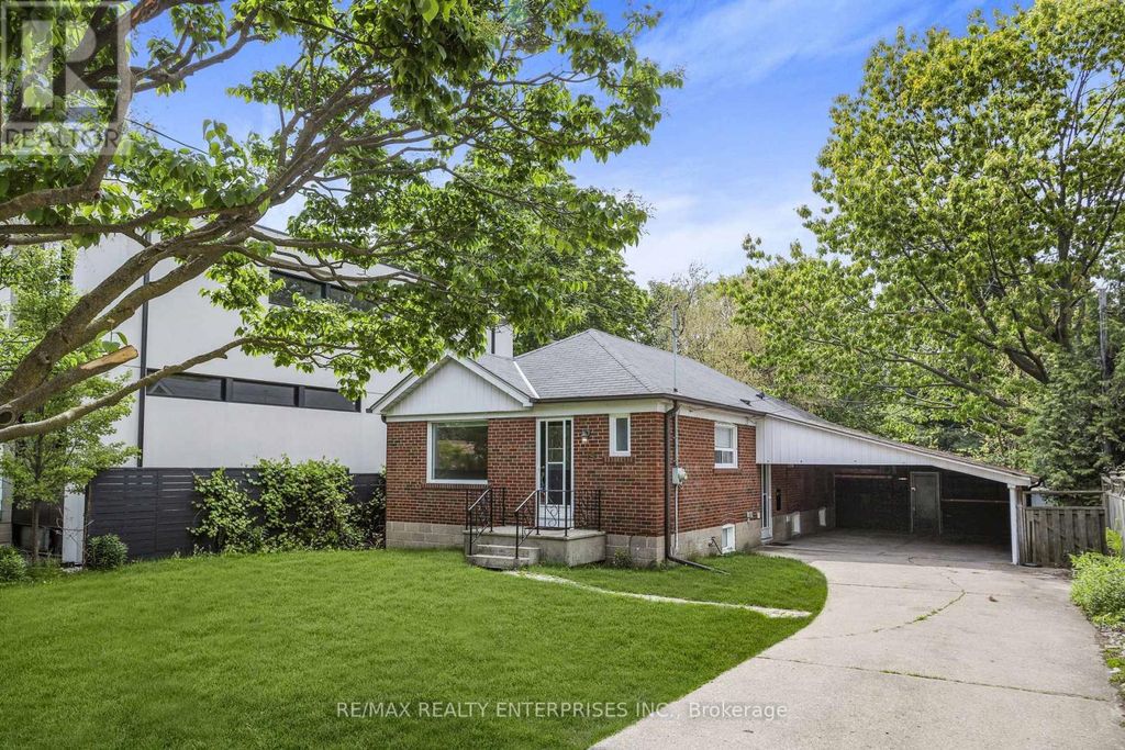 15 Delroy Drive, Toronto (stonegate-Queensway)