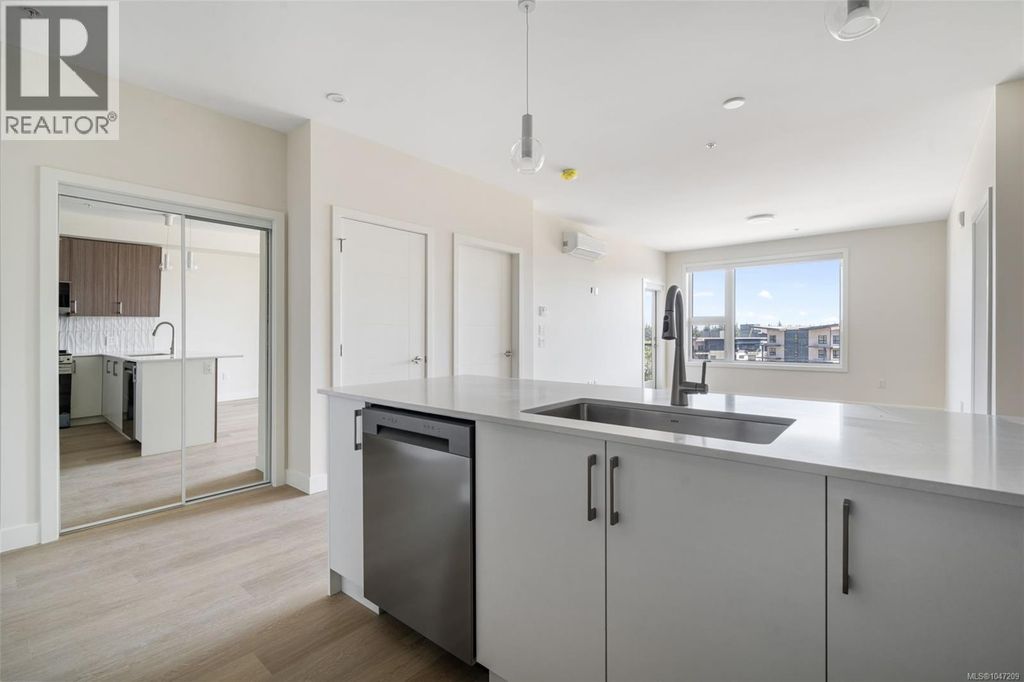 609 777 Station Ave, Langford