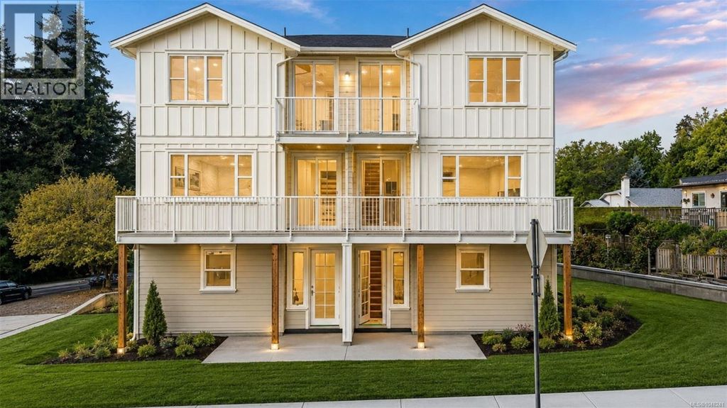 3 768 Lindsay St, Saanich