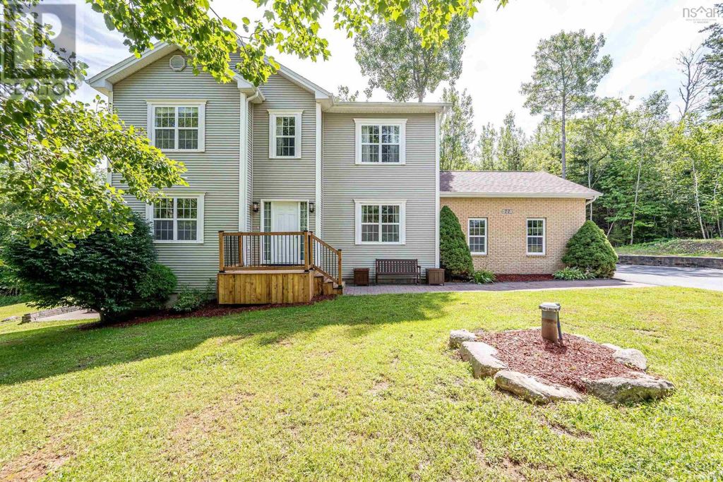 77 Holyrood Close, Fall River