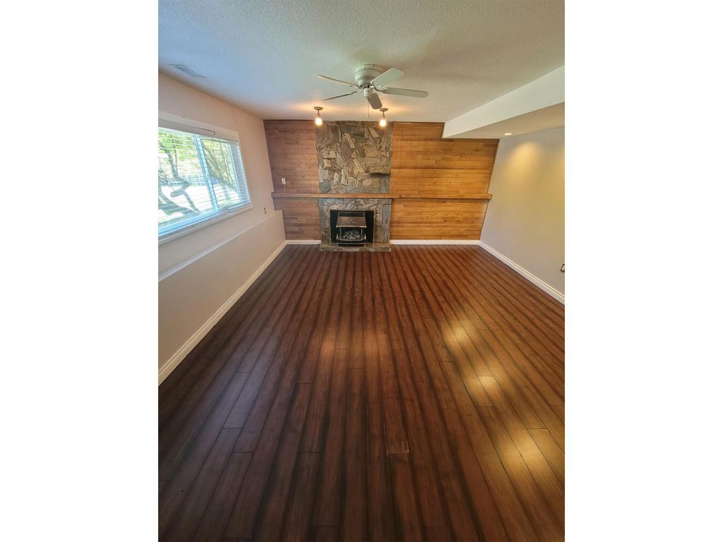 Lower 4749 207a Street, Langdale