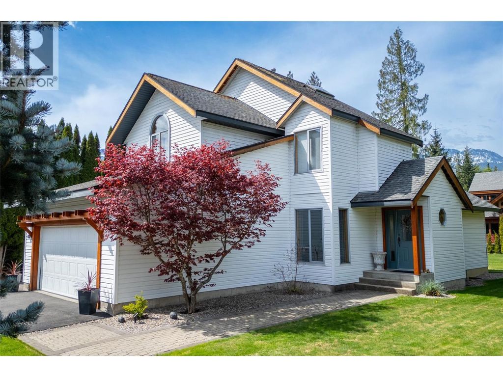 1107 Pineridge Crescent, Revelstoke