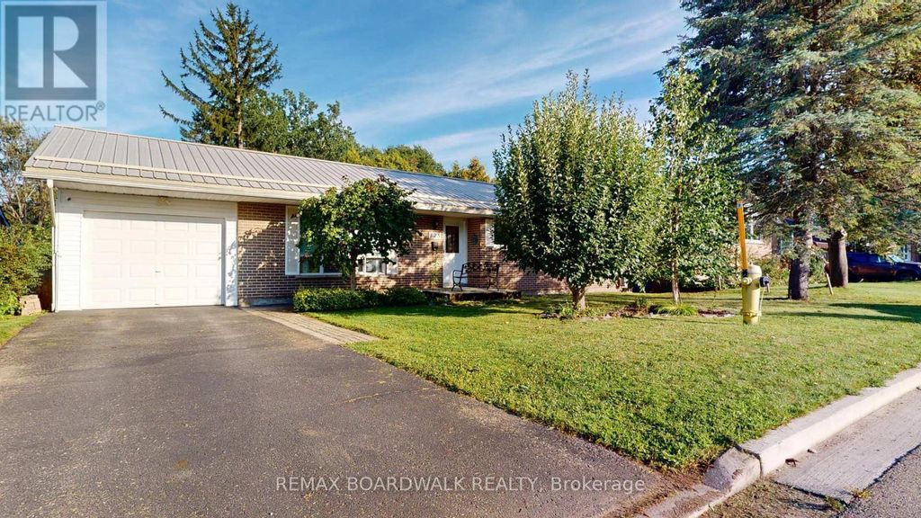 125 Front Avenue W, Brockville