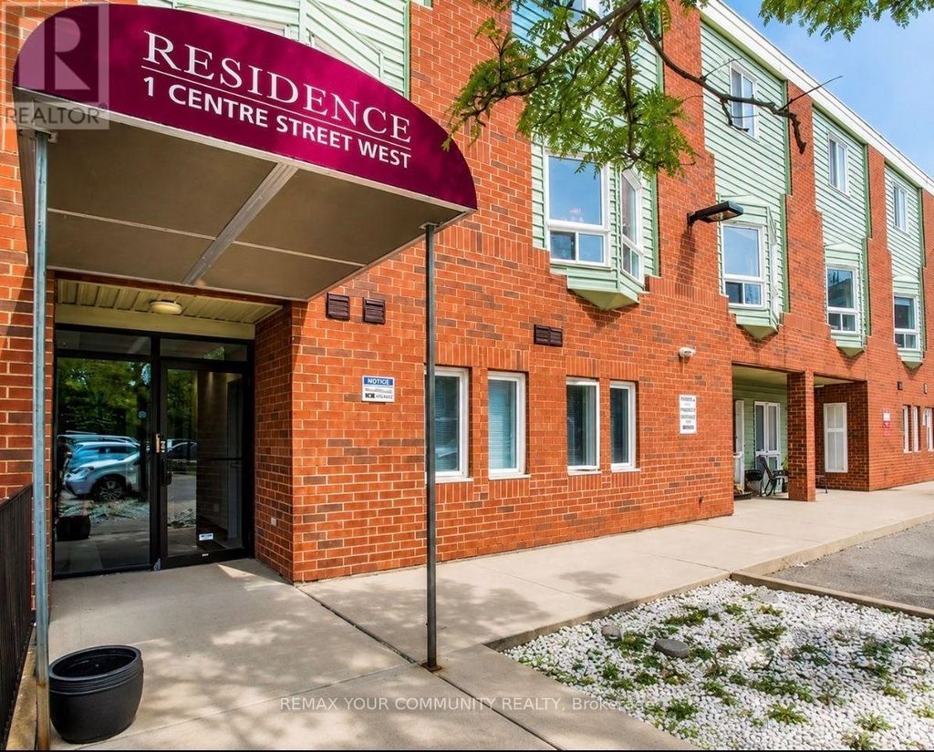 102 - 1 Center Street W, Richmond Hill (mill Pond)
