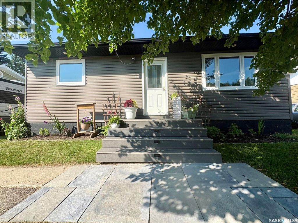 220 Allan Avenue, Churchbridge