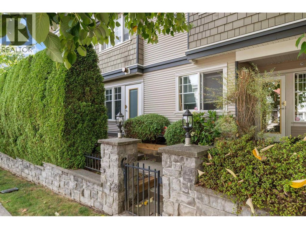 12 230 Tenth Street, New Westminster