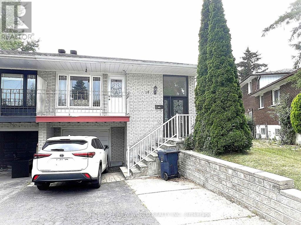 28 Greyhound Drive, Toronto (bayview Woods-Steeles)