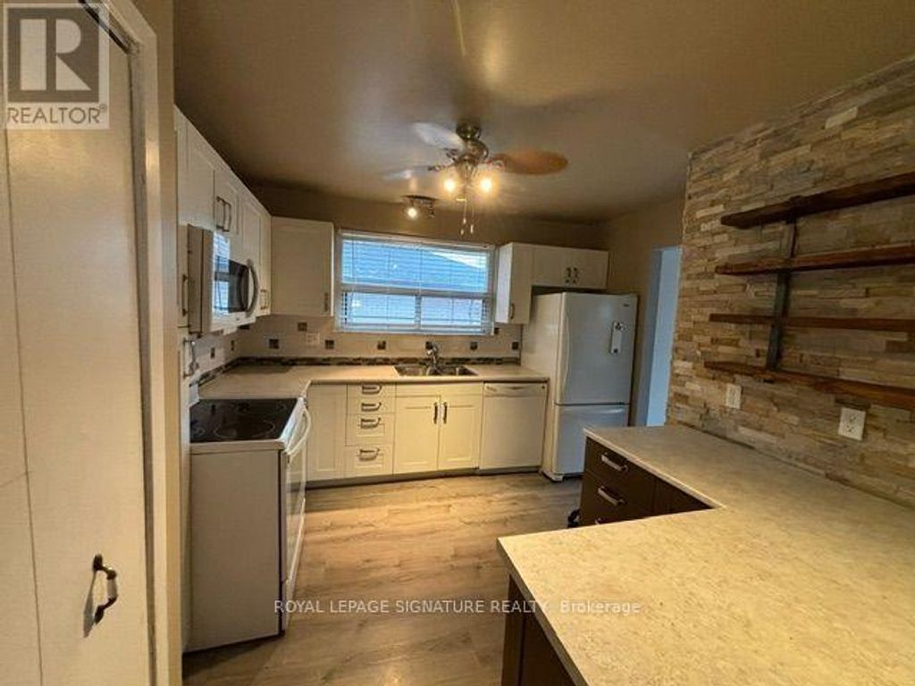 Upper - 2551 Padstow Crescent, Mississauga (clarkson)