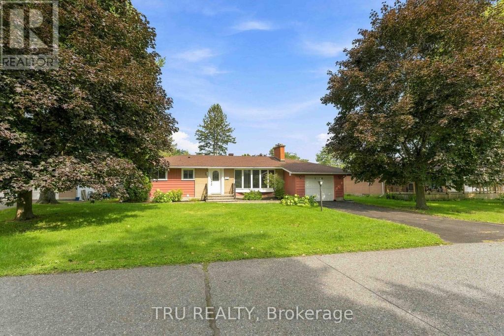 19 Ellery Crescent, Ottawa