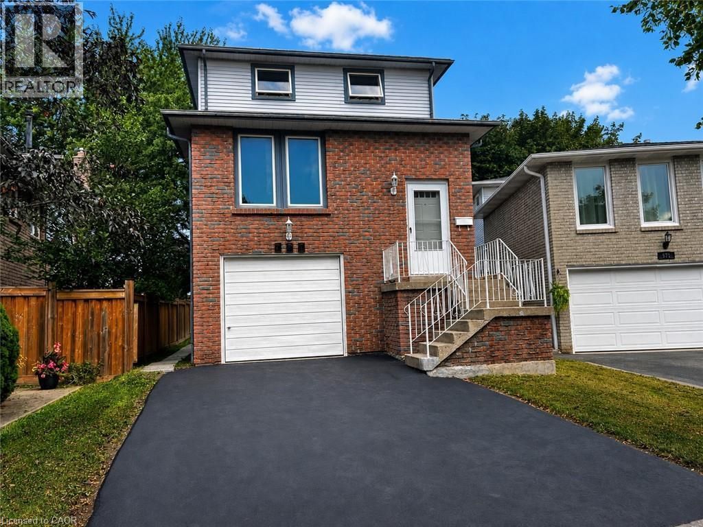 569 Hayward Crescent, Milton