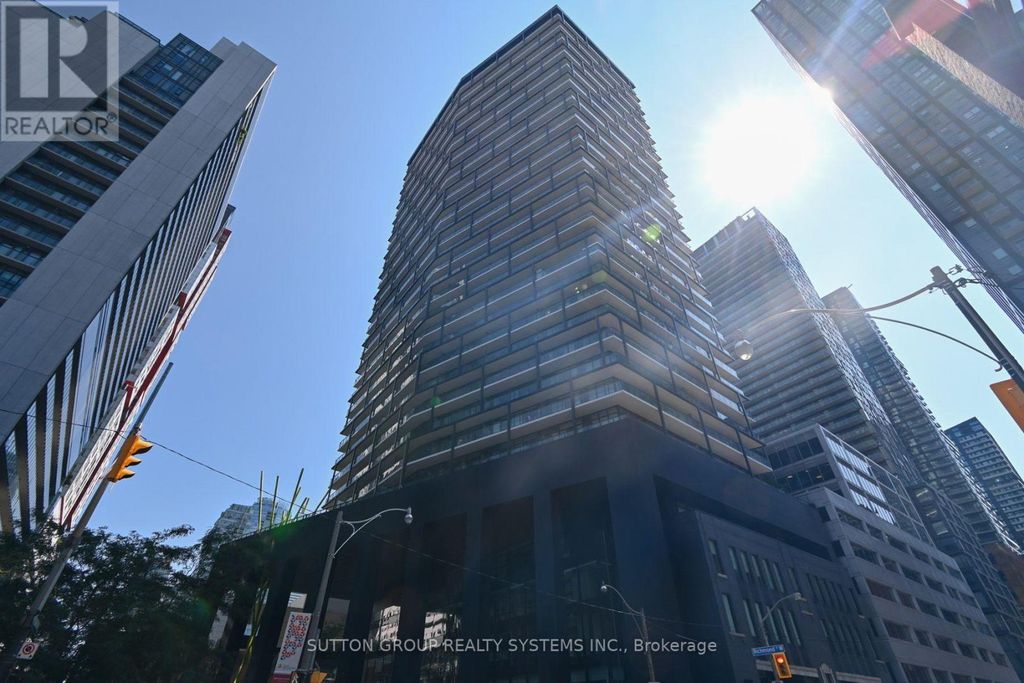 2004 - 125 Peter Street, Toronto (waterfront Communities)