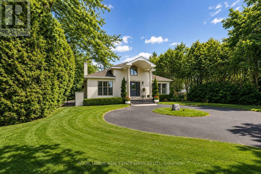 3423 Lakeshore Road, Burlington (roseland)