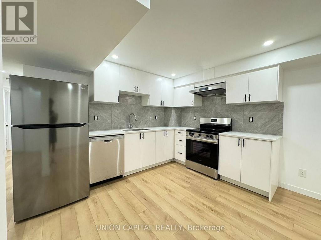 Lower - 704 Courtney Valley Road, Mississauga (east Credit)