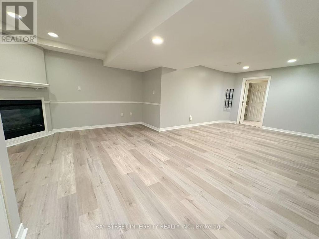 414 River Glen Boulevard, Oakville (ro River Oaks)