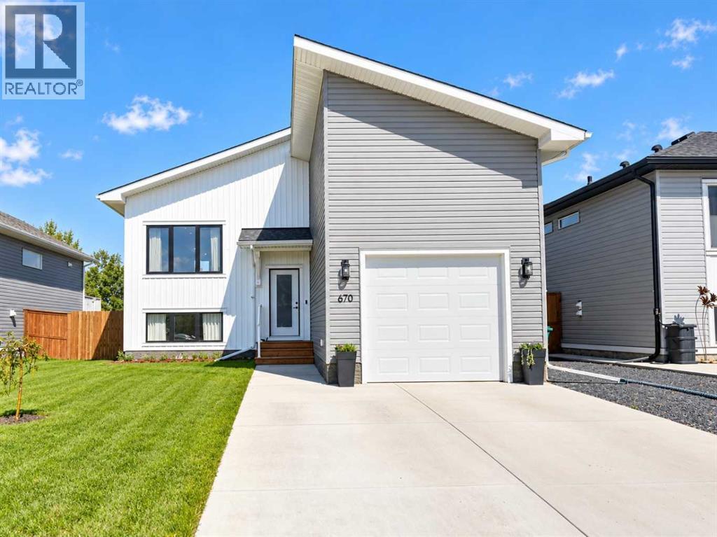 670 Anderson Close Nw, Diamond Valley
