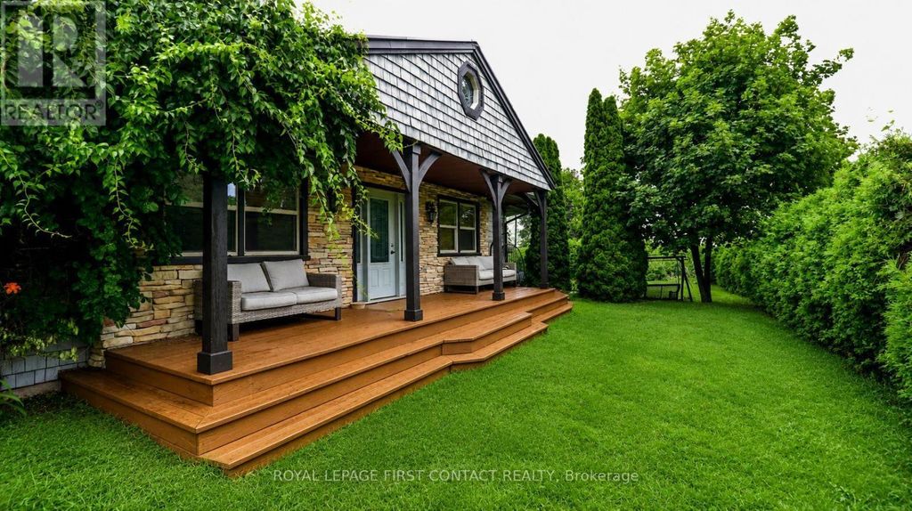 523 Lake Drive E, Georgina (historic Lakeshore Communities)