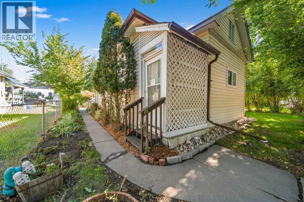 511b Maple Avenue Se, Medicine Hat