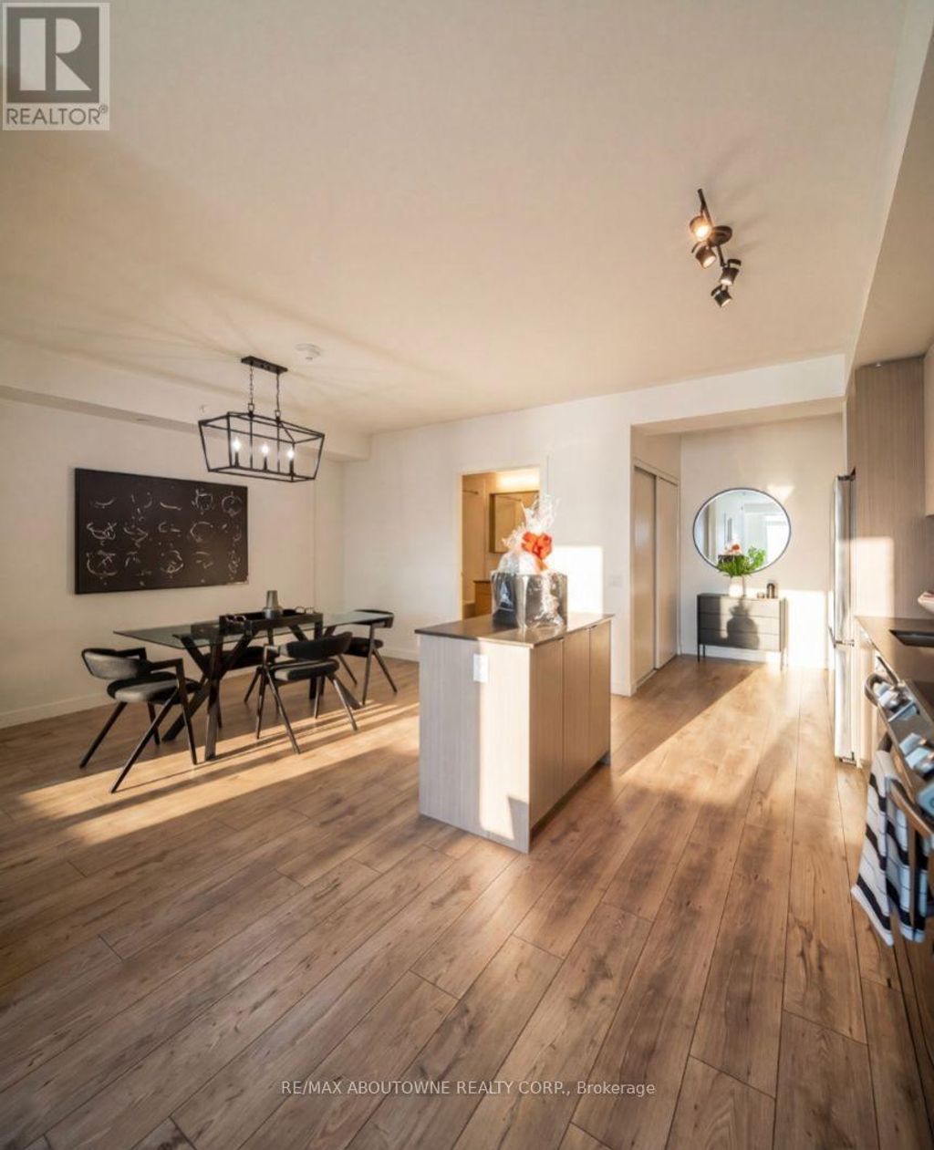 B0614 - 133 Bronte Road, Oakville (br Bronte)