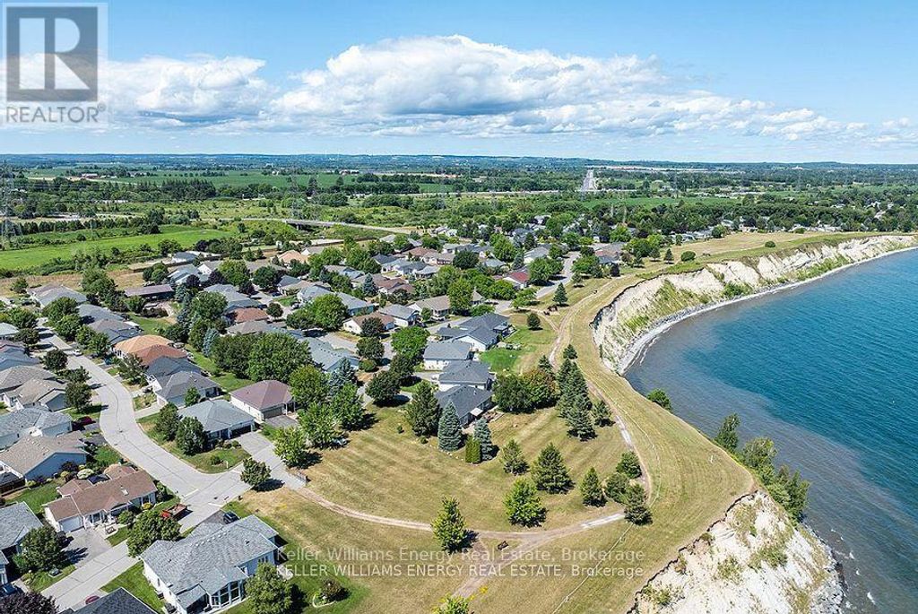 8 Hinkley Trail, Clarington (newcastle)