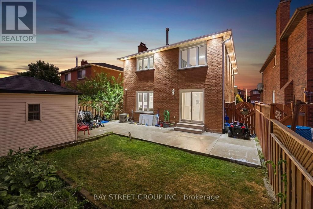 34 Lamp Crescent, Vaughan (west Woodbridge)