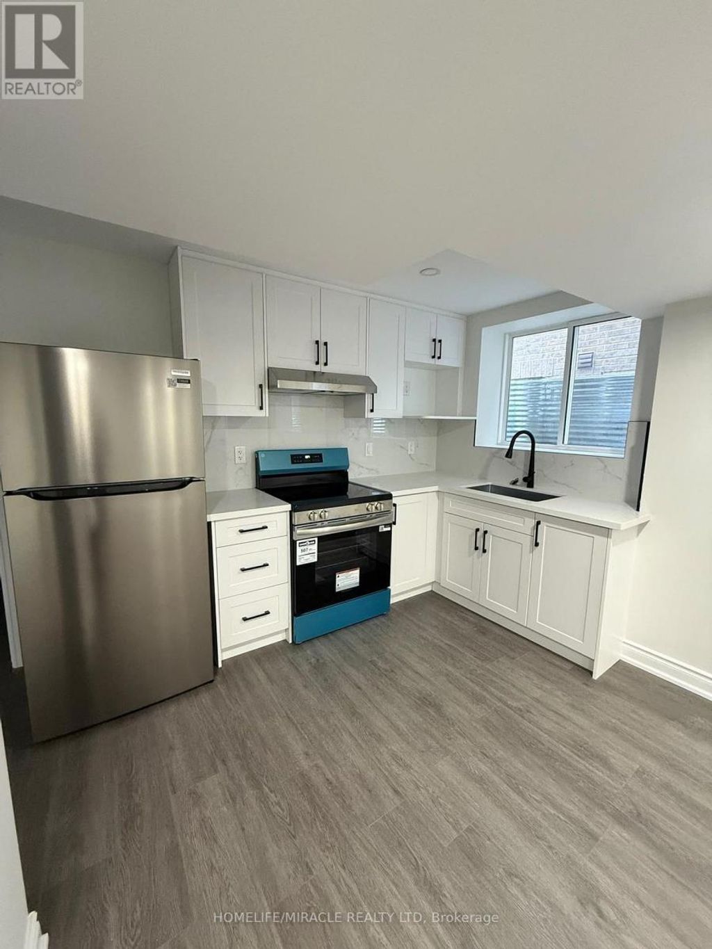 Bsmt - 24 Phoenix Boulevard, Barrie
