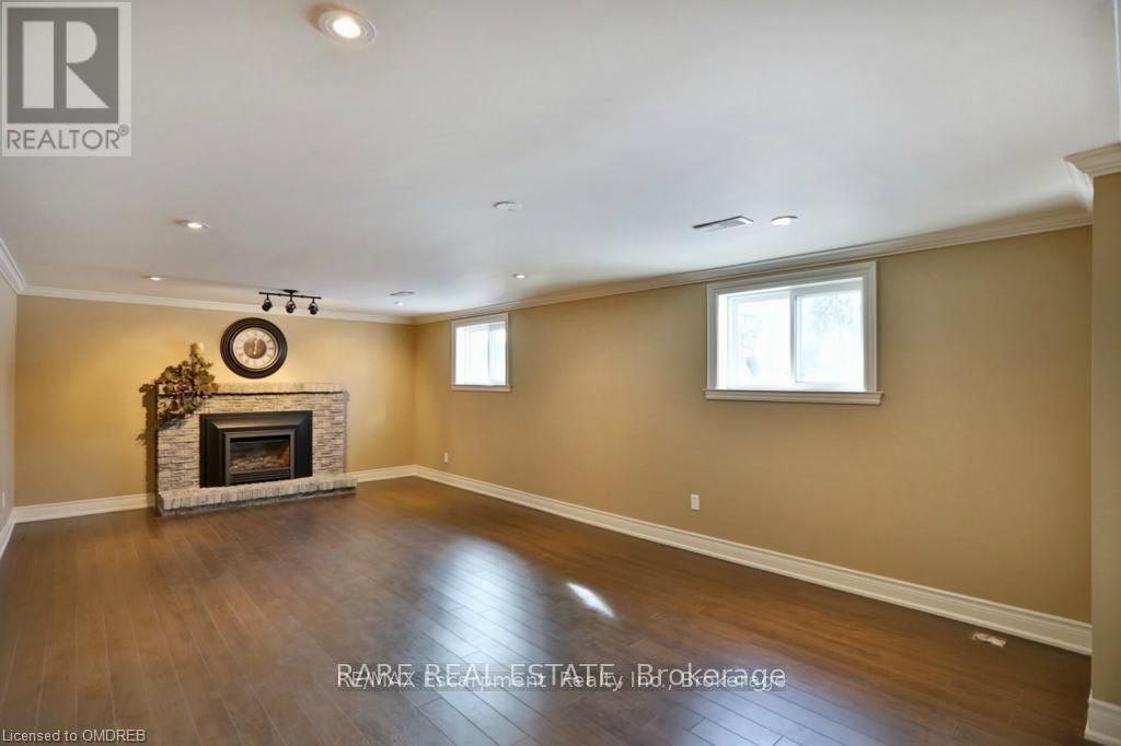 973 Falcon Boulevard N, Burlington (lasalle)