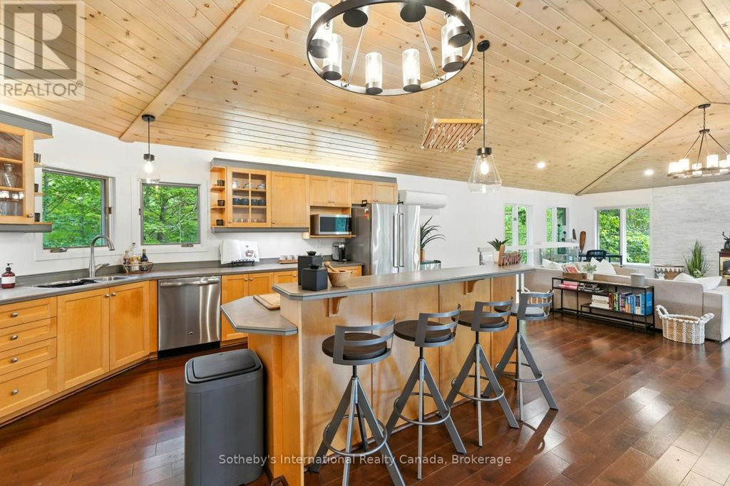 1060 North Kahshe Lake Road, Gravenhurst (morrison)