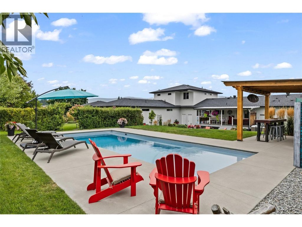 910 Westbrook Drive, West Kelowna