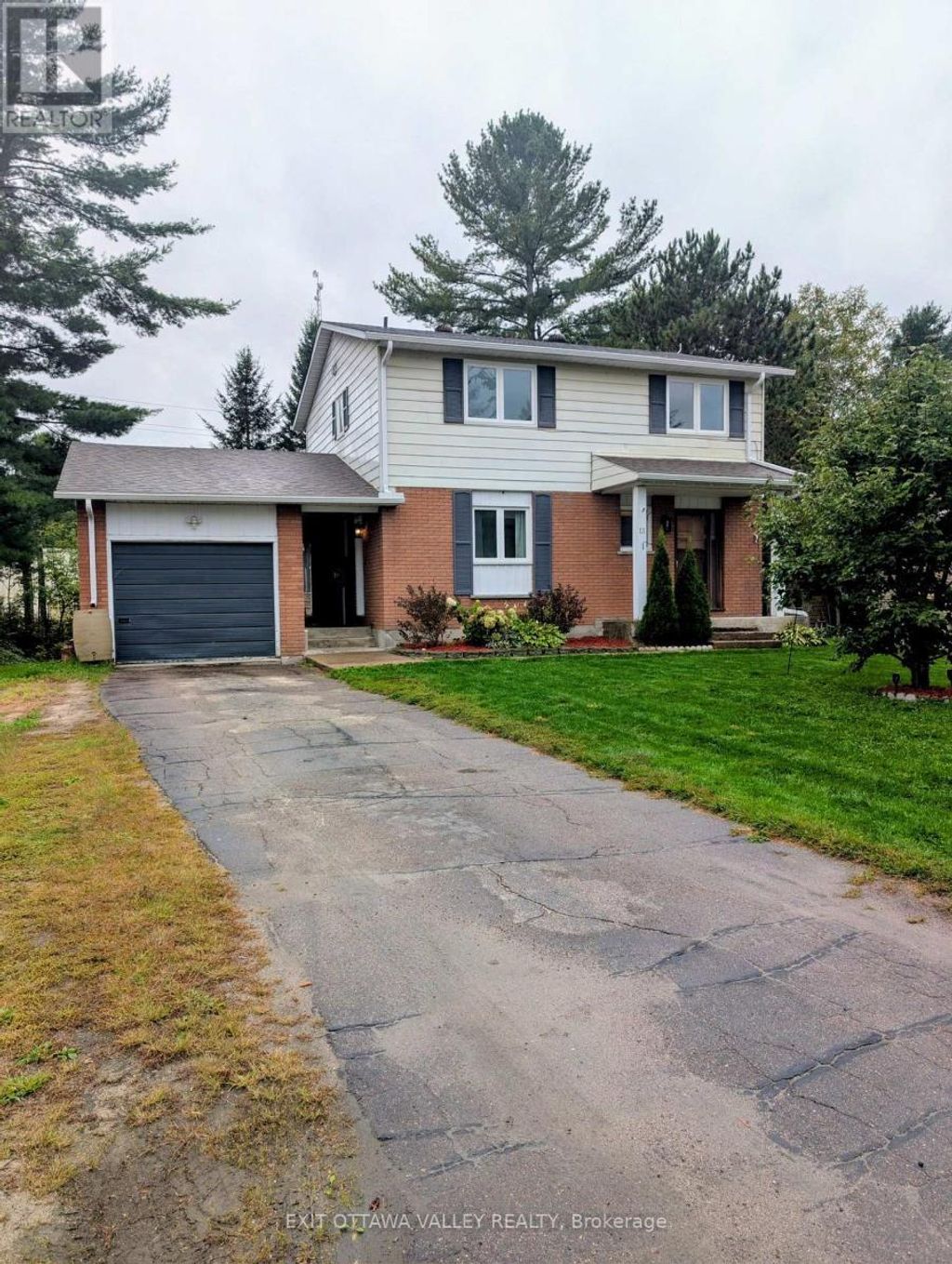 13 Tamarack Street, Deep River