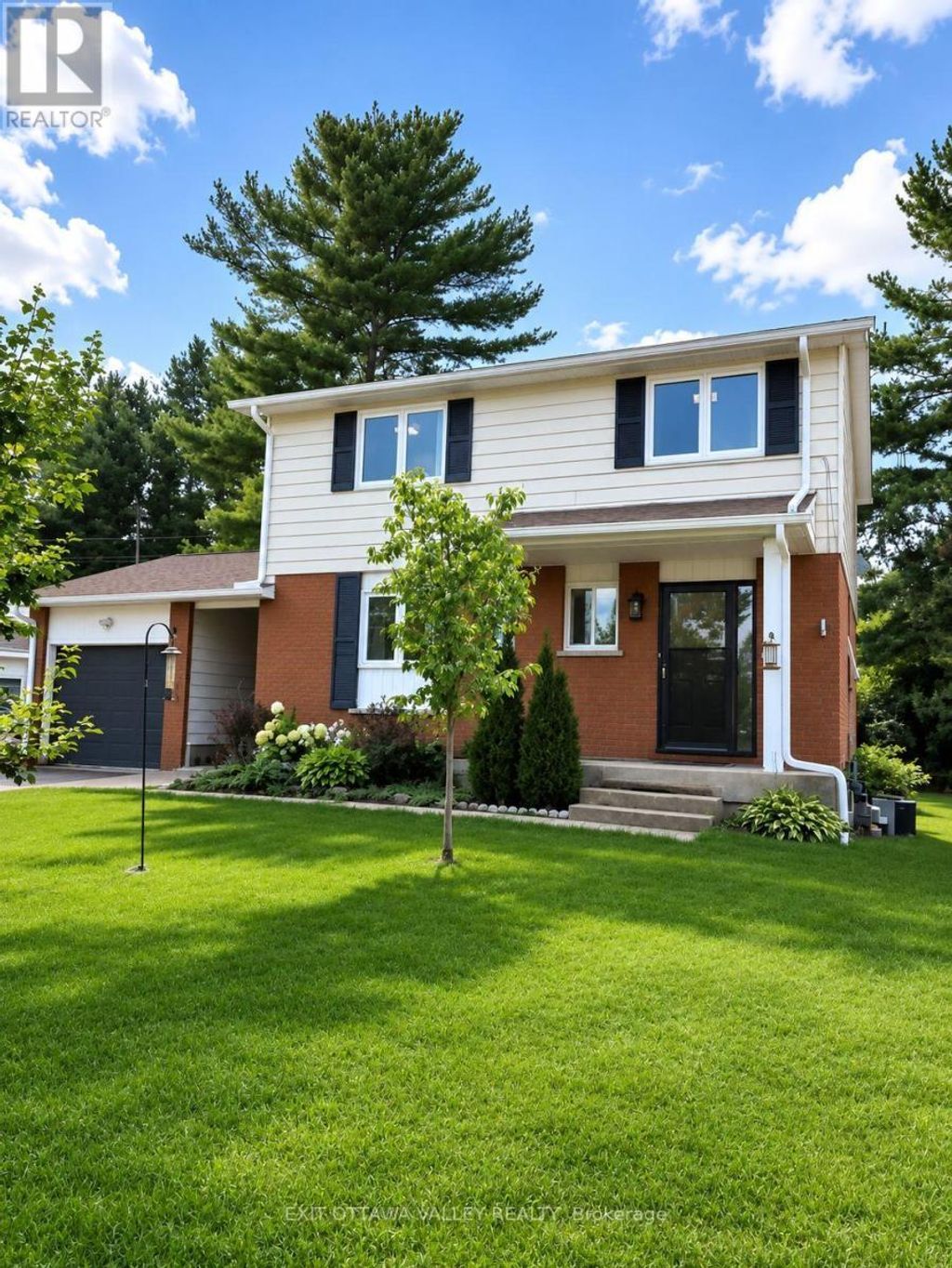 13 Tamarack Street, Deep River