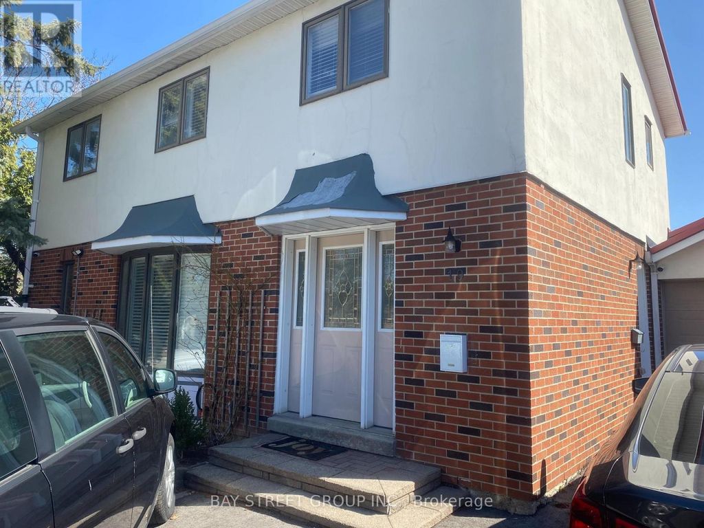 2 - 19 Dunsfold Drive, Toronto (malvern)