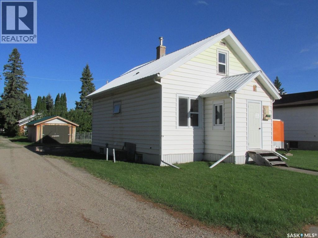 200 Guloien Avenue, White Fox