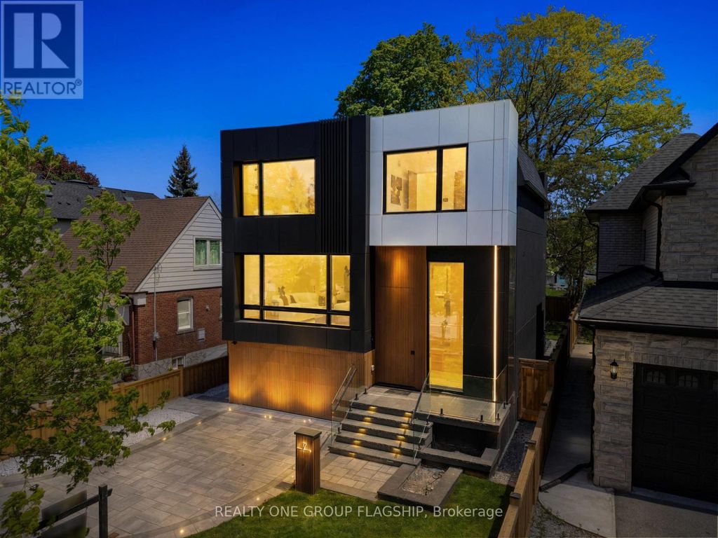 7 Bentley Drive, Toronto (stonegate-Queensway)
