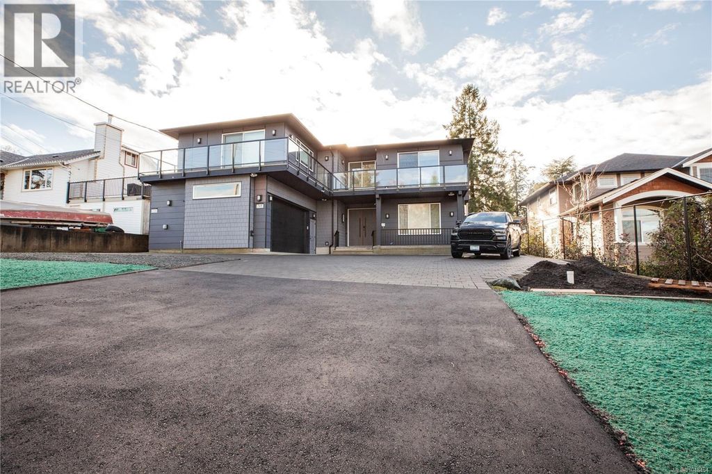 741 Snowdrop Ave, Saanich