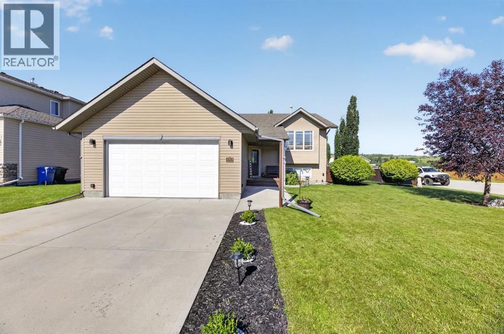 1212 2 Street Ne, Sundre