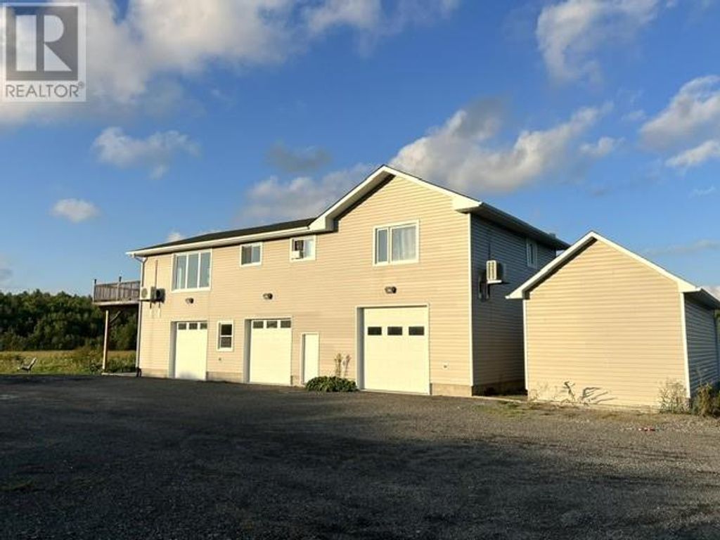 3327 Long Lake Road, Sudbury