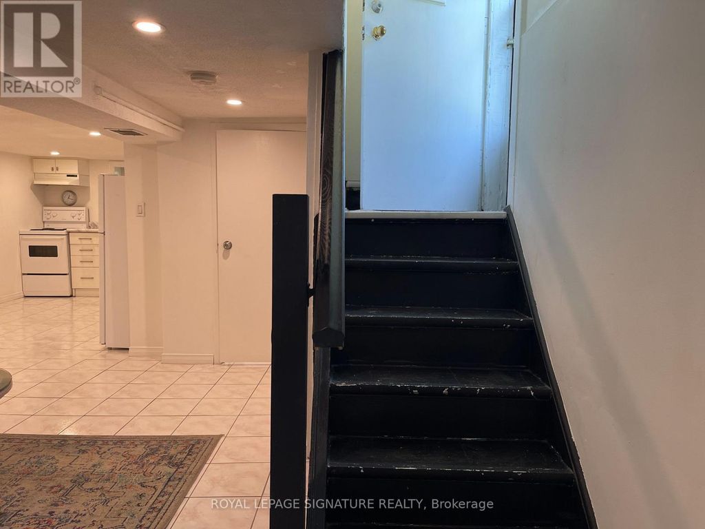 Bsmt - 24 Weymouth Avenue, Toronto (crescent Town)