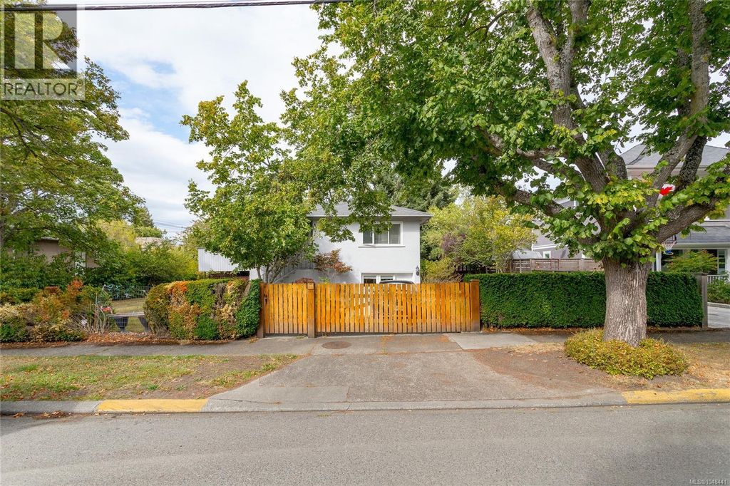 2068 Milton St, Oak Bay