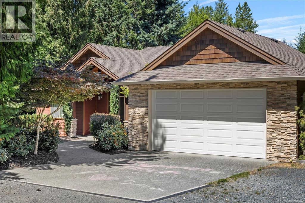 1755 Galvin Pl, Qualicum Beach