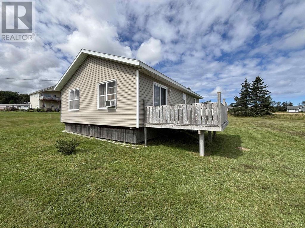 39 Ray Way, North Rustico