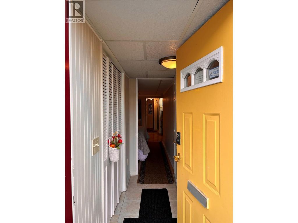 1280 Green Avenue, Trail