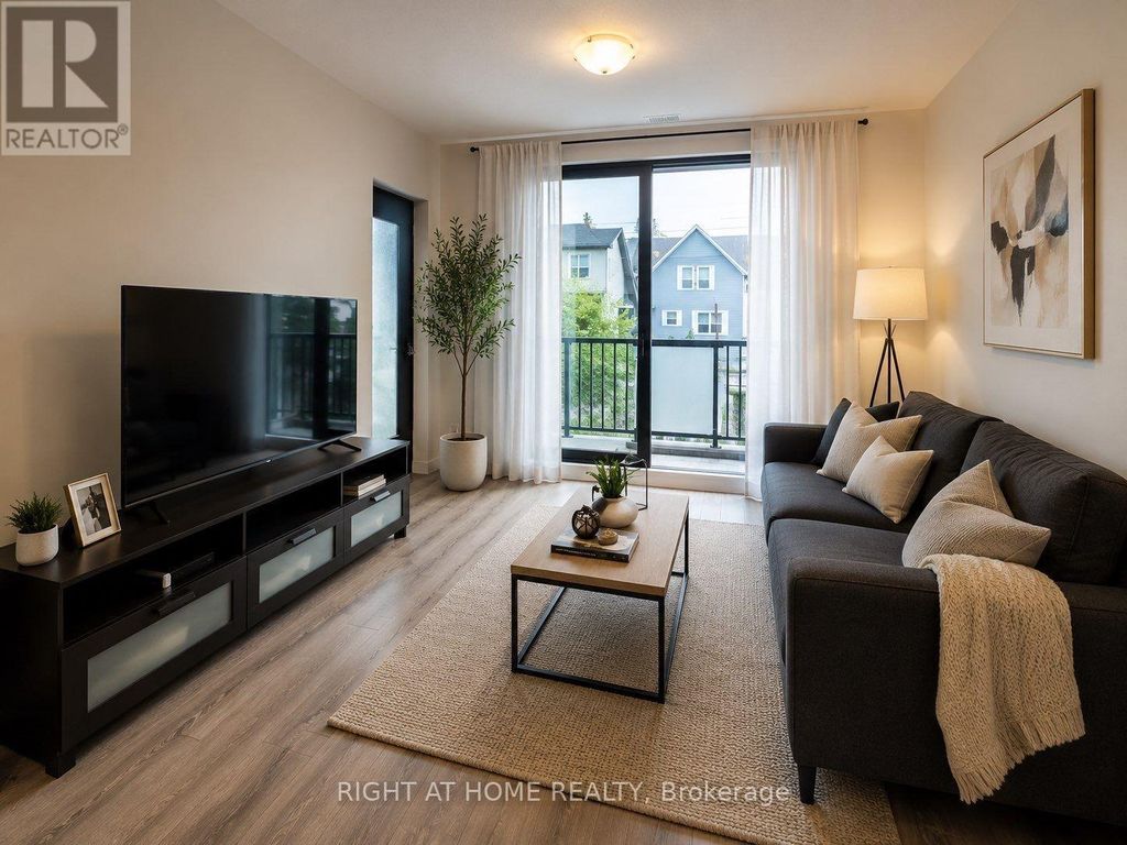 103 - 690 King Street W, Kitchener